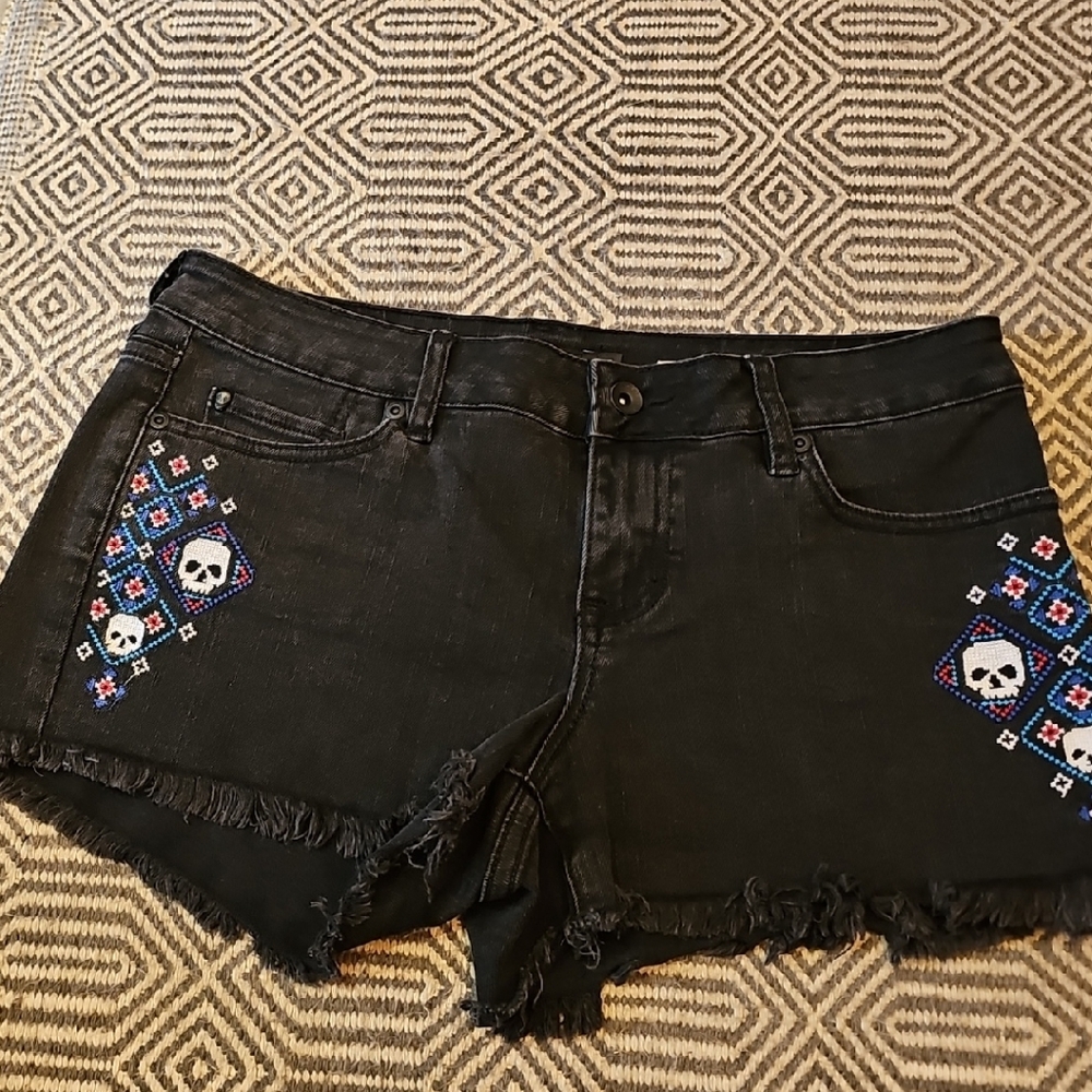 Sold Blackheart Black Denim Shorts with Skull Embroidery 7